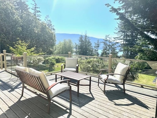 Eastsound Overlook - NEW LISTING/SALISH VIEWS/WALK TO TOWN!