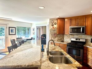 ثل�اجة، ميكروويف، فرن، موقد طهي مسطح