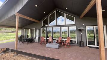 تناول الطعام بالخارج