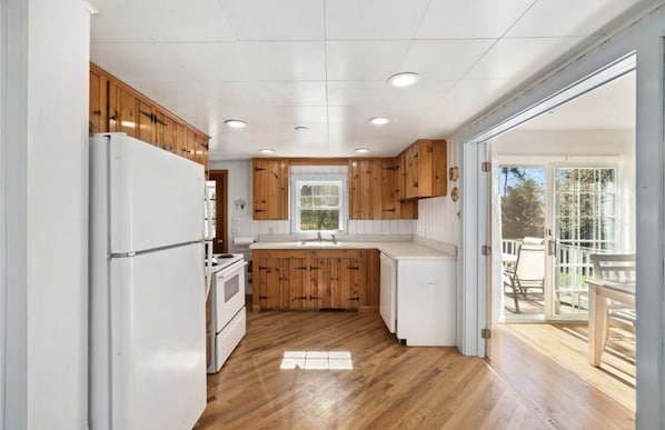 Mikrowelle, Ofen, Herdplatte, Geschirrspüler