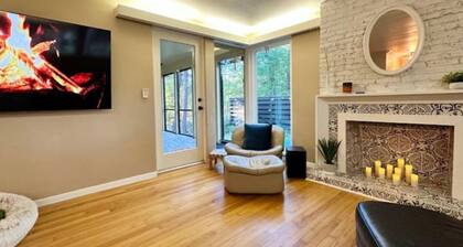 Sunny Bird Sanctuary; 3 King Bds; Bike Dwntwn; EV