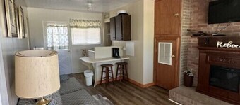 Quiet Cottage located in the heart of Burr Oak State Park - #4