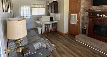 Quiet Cottage located in the heart of Burr Oak State Park - #4