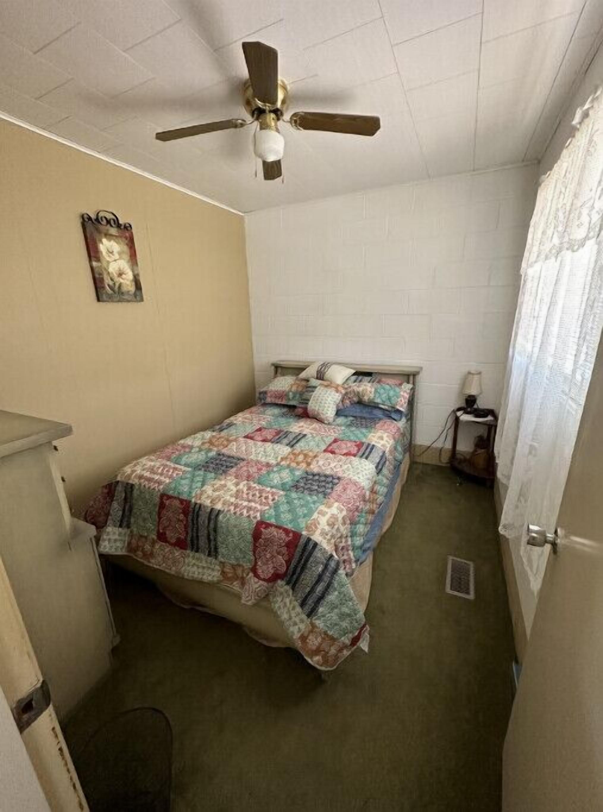 2 bedrooms, in-room safe, iron/ironing board, bed sheets