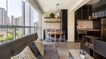 Apartamento | Área de estar | Smart TV 32 polegadas com canais digitais, TV, Netflix