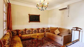 3 bedrooms, Egyptian cotton sheets, premium bedding, Select Comfort beds