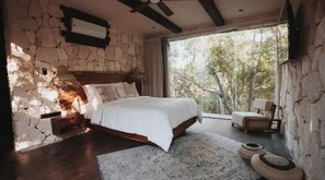 12 bedrooms, in-room safe, free WiFi