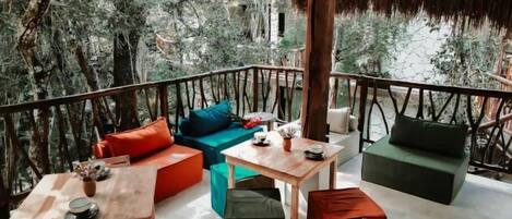 تناول الطعام بالخارج