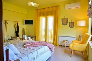 4 bedrooms, desk, iron/ironing board, WiFi - Ventana Al Mar! A stunning villa with sea views! (Kokkini Hani)
