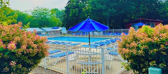 Spacious Island Club Home – Summer Fav! 10 PP-3 BR-2 BA-Pool- IC95