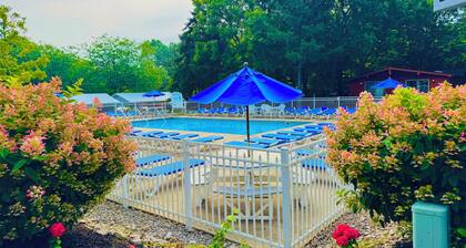 Spacious Island Club Home – Summer Fav! 10 PP-3 BR-2 BA-Pool- IC95