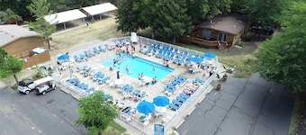 Spacious Island Club Home – Summer Fav! 10 PP-3 BR-2 BA-Pool- IC95