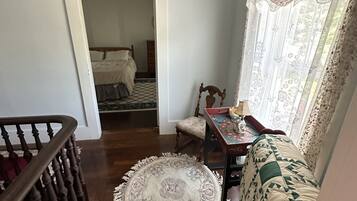 3 bedrooms, iron/ironing board, bed sheets