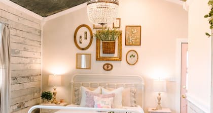 The Silos at Promise Manor "Dolly"! Farm stay mins from historic Lynchburg, TN.