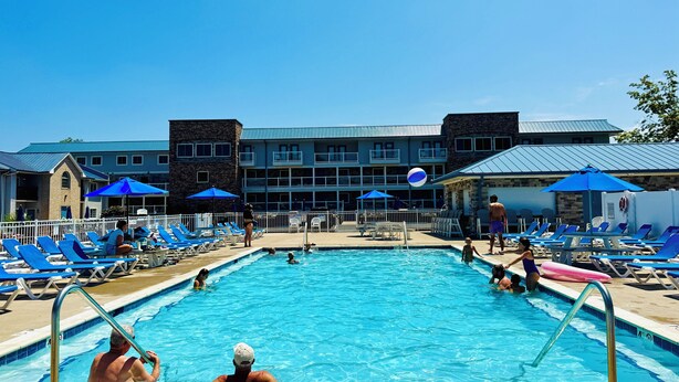 Pool - Wake, Swim, Repeat—Poolview Fun | 8 ppl | C4 (Put-in-Bay)