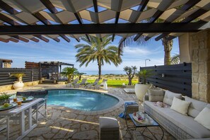 4 bedrooms - El Greco Seafront Villa (Paralimni)