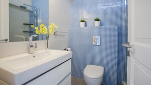 Ảnh chưa phân loại, 3 trong số 18 ảnh, nút