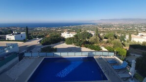 A rooftop pool with a clear view of the sea and surrounding landscape. - Akamas Seaview Villa Imogine (Neo Chorio)