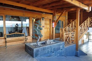 32-inch Smart TV with cable channels, heated floors - Choconcito Apart Hotel (Ushuaia)