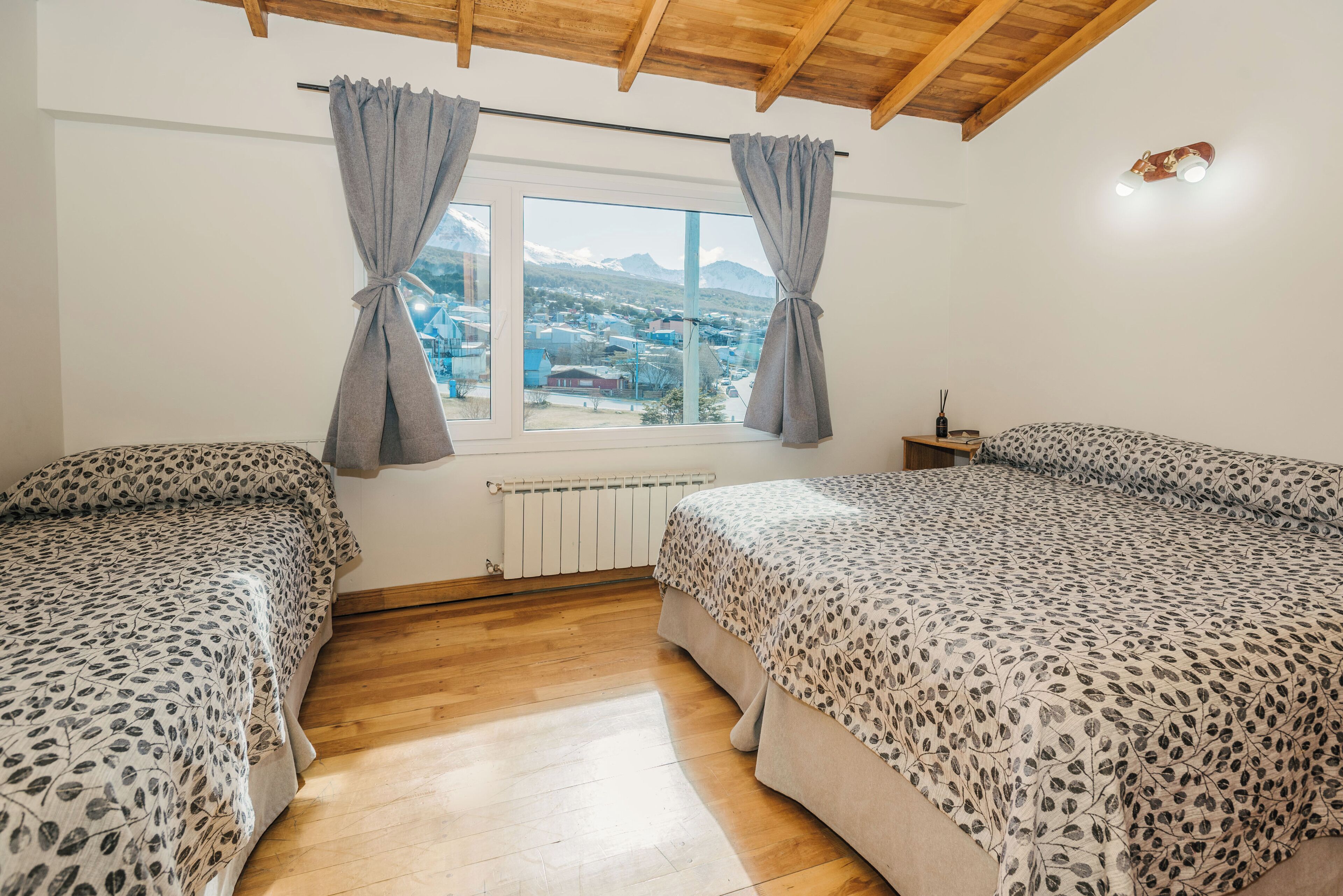 32-inch Smart TV with cable channels, heated floors