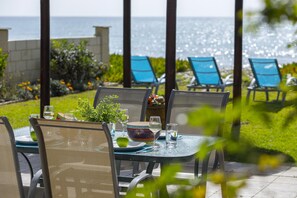 Villa | 3 bedrooms - Beachfront Villa Meneou 5 (Meneou)