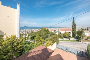 House | 3 bedrooms - Luxury Home With Jacuzzi and Spectacular Sea Views for 8 Guests (Vari-Voula-Vouliagmeni)
