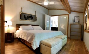 3 soverom, skrivebord, strykejern/-brett og wi-fi