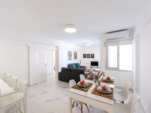 2 bedrooms - Mackenzie Leo Seafront Suite (Larnaca)
