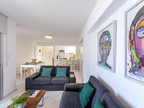 2 bedrooms - Mackenzie Leo Seafront Suite (Larnaca)