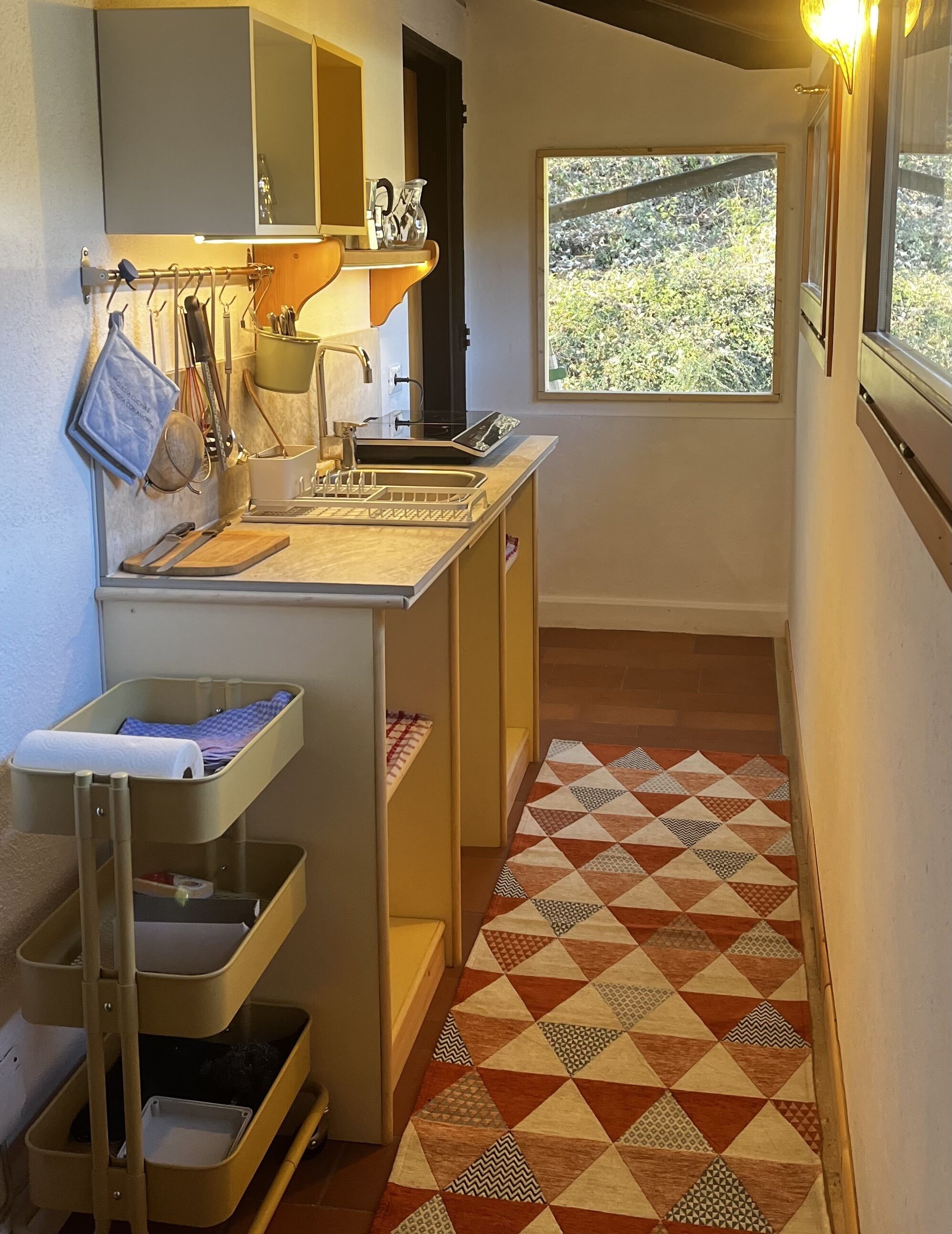 Fridge, stovetop, coffee/tea maker, electric kettle