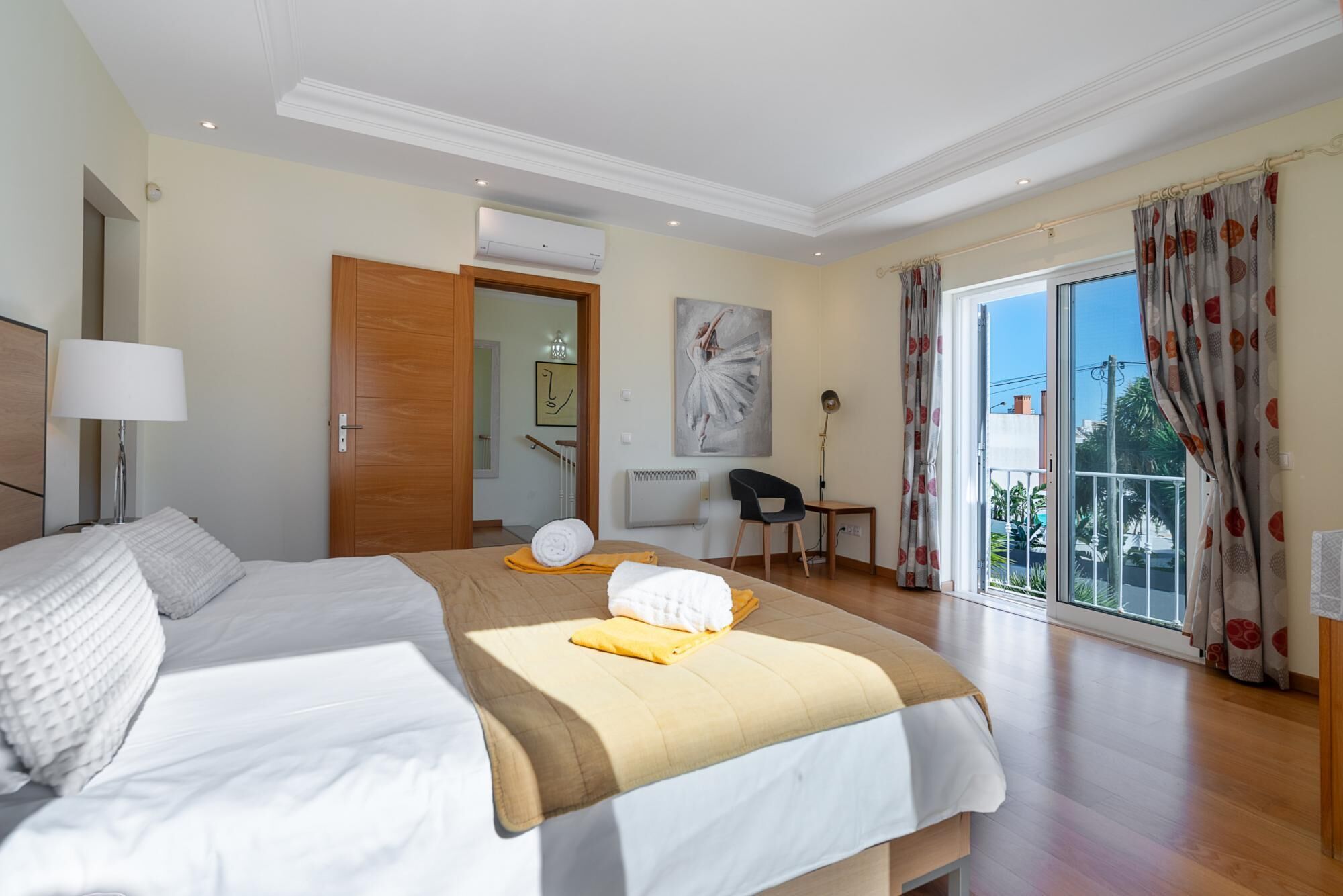 Foto - Villa Fantasia - NEW RENTAL 4 Bedroom with Private Pool 650 Meters to The Vau Beach