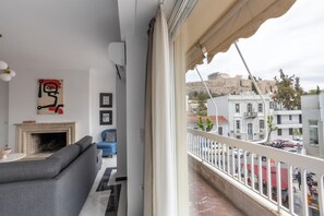 House | 2 bedrooms - Deco Marble Apt With Acropolis View (Athens)