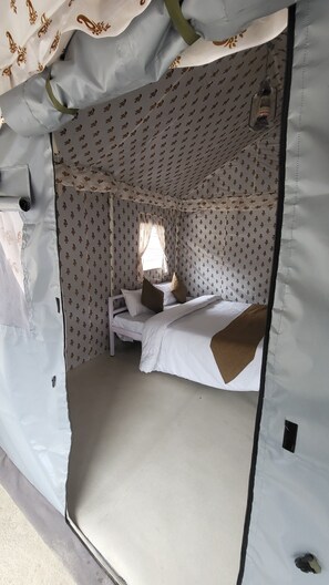 Luxury Tent | Individually decorated, individually furnished, bed sheets - Toy Town Manali (Manali)