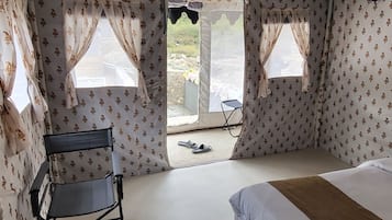 Luxury Tent | Individually decorated, individually furnished, bed sheets