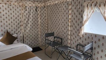 Tenda Mewah | Didekorasi berbeda-beda dan dilengkapi dengan perabotan berbeda-beda
