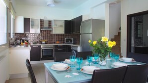A modern kitchen with a dining area. - Villa Michelle 8 in Protaras (Paralimni)