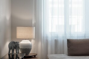 2 bedrooms - Historic Plaka s Deluxe Apartment (Athens)