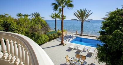Sunset Beachfront Villa Meneou