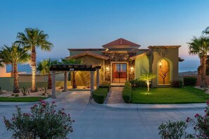 Mặt tiền nơi lưu trú