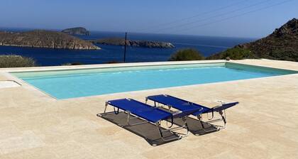 An Amazing Stone Villa-a in Serifos w Shared Pool