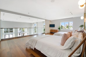 4 Bedroom Penthouse | Laptop workspace, iron/ironing board, free WiFi - Roami at Collins Ave Penthouse (Miami Beach)