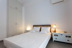 5 bedrooms - Spacious 4BR House Near Acropolis Roof Garden 12 Guests (Athens)