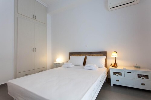 Spacious 4BR House Near Acropolis Roof Garden 12 Guests