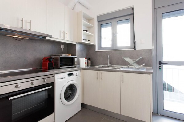 5 bedrooms - Spacious 4BR House Near Acropolis Roof Garden 12 Guests (Athens)