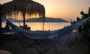 Villa | 3 bedrooms - Beach Villa Next To The Waves (Istiaia-Aidipsos)