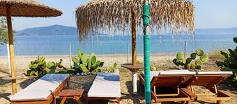 Beach Villa Next To The Waves