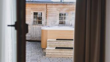 House, Smoking | 4 bedrooms, soundproofing