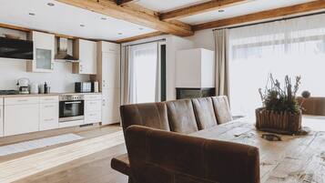 House, Smoking | 4 bedrooms, soundproofing