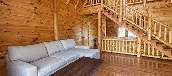 Private Large Mountaintop Cabin w/ wraparound deck