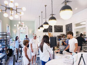 Dining - Craigville Beach Uber Relaxing Cape Cod Beach House w/ Beach Pass & Central Air (Barnstable)